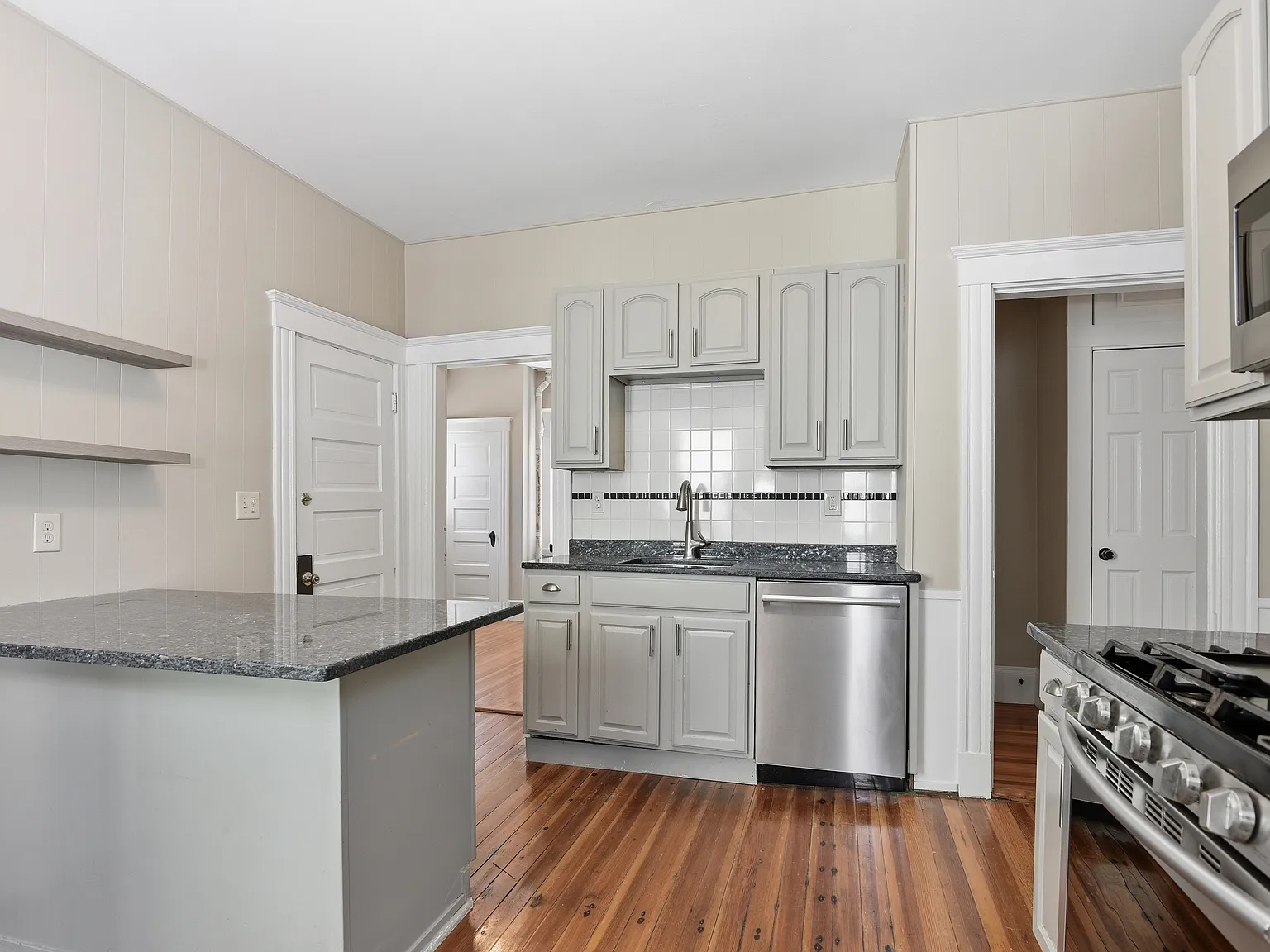 3 bed, 1170 sqft, $3,100 — Photo 3