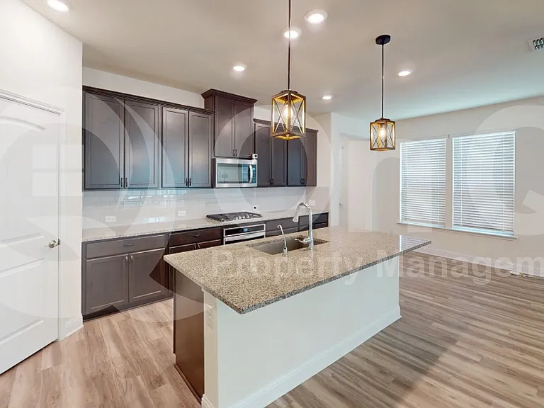 4112 Wood River Trl — Photo 4