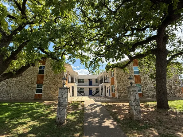 218 E Bridge St APT 12, Granbury, TX 76048