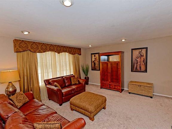 2nd image of 4 Apple Blossom Ln