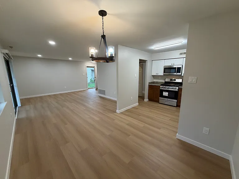 53 Sandra Rd — Photo 1