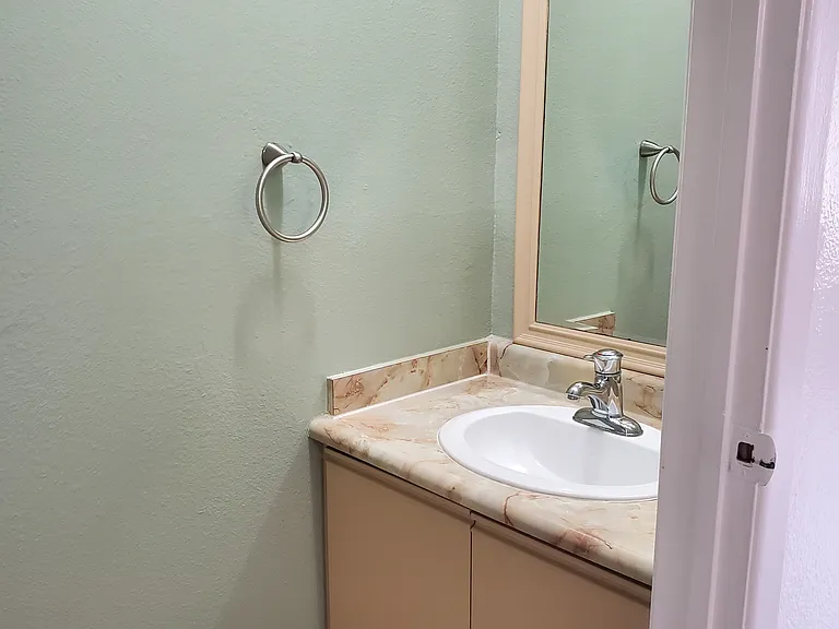 1422 N Martel Ave #5 — Photo 13