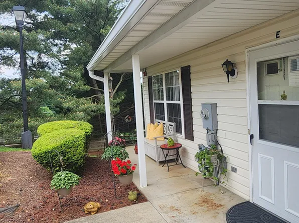 1830 Vincenza Dr APT E, Sykesville, MD 21784