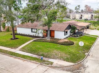 6002 Greenmont Dr, Houston, TX 77092