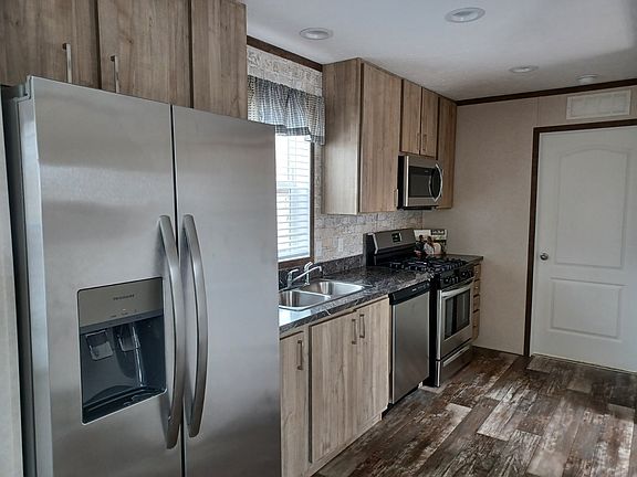 3rd image of 14 Village Dr W