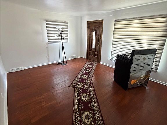 2nd image of 17475 Prospect St
