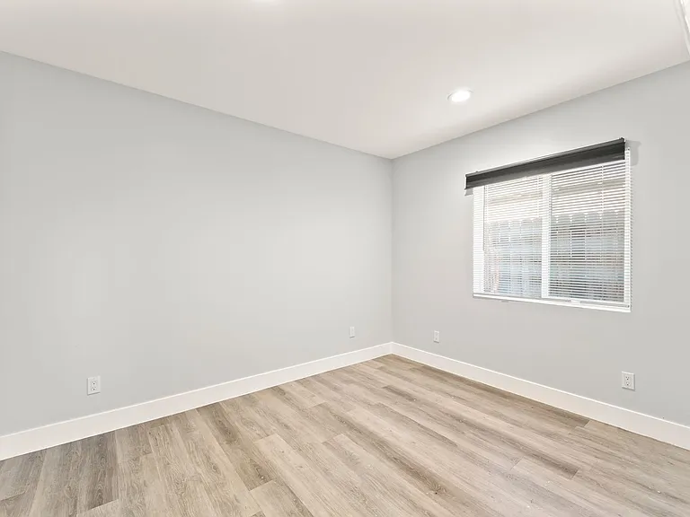 1629 W. Summit — Photo 8