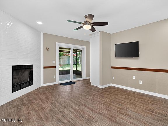 3rd image of 8137 VILLAGE GATE Court