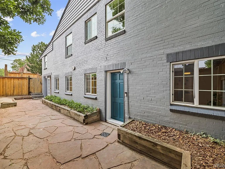 2290 Jasmine St — Photo 24