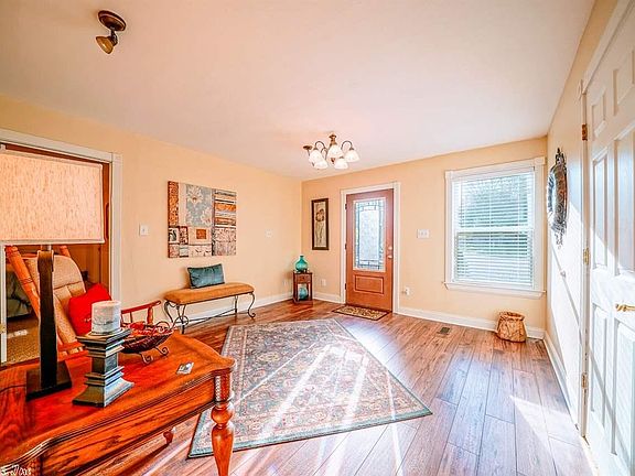 4th image of 444 Grandstaff Dr
