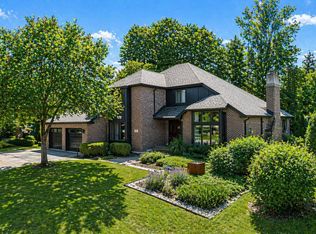 7612 Ridgewood Ln, Burr Ridge, IL 60527
