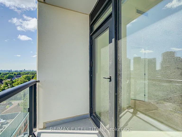 699 Sheppard Ave E #1115 — Photo 38