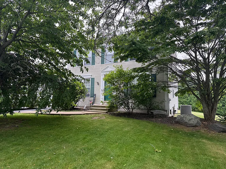 125 Goldenrod Dr — Photo 1