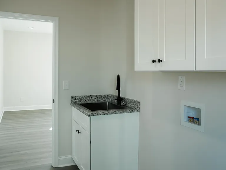 401 N Mountain St — Photo 4