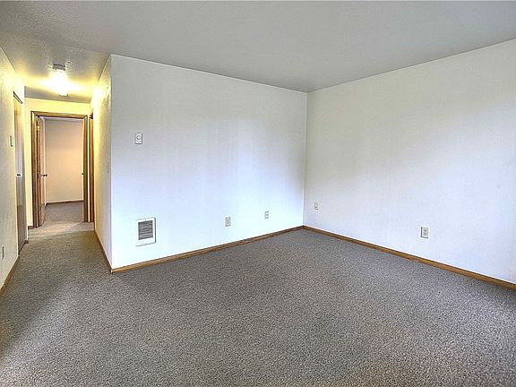 4th image of 2146 S Sheridan Ave