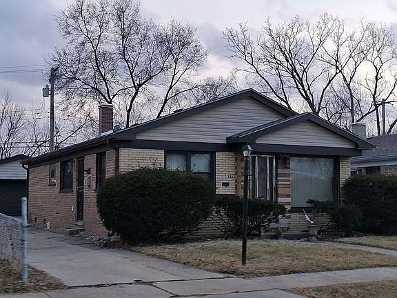 3rd image of 719 E 155th Ct