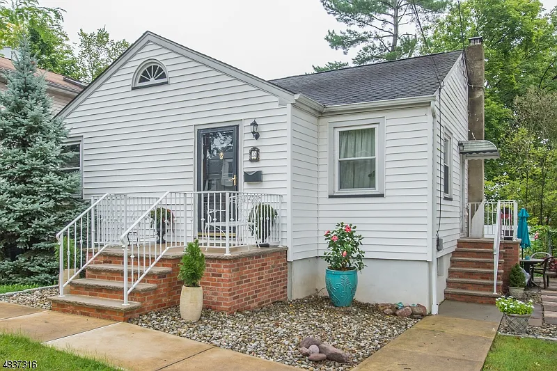 44 Washington Ave photo 1