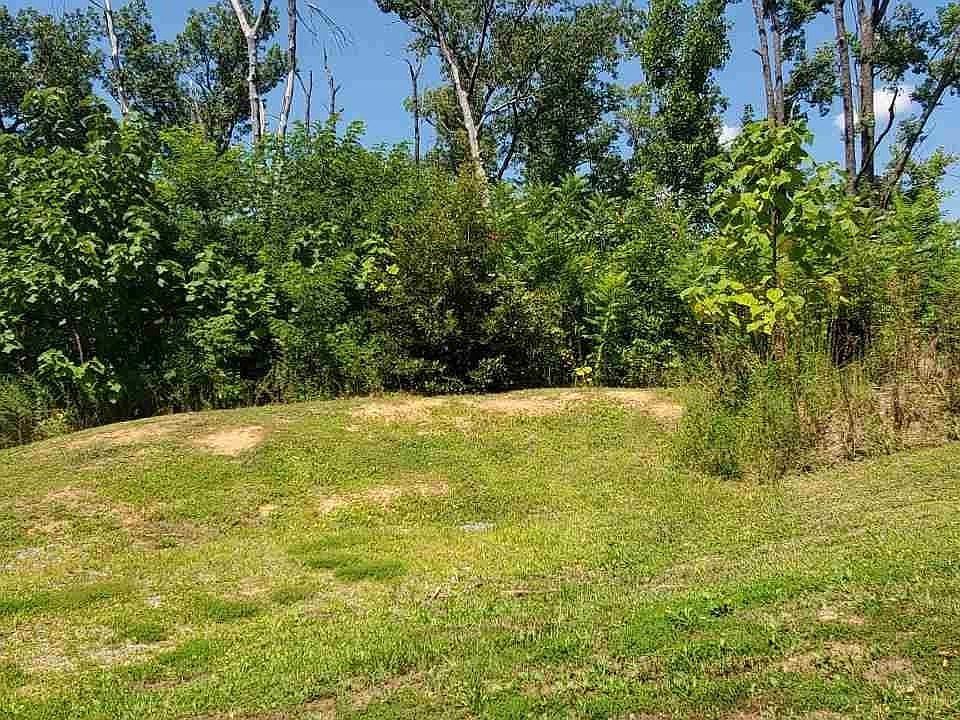 2nd image of 1112 Laurelwood Dr Lot 11-12