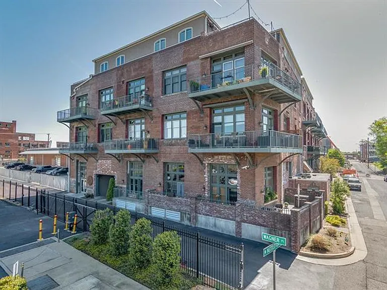 435 S Front St #109 — Photo 1