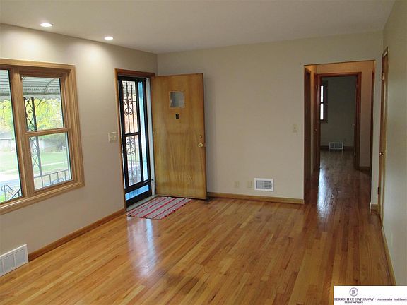 3rd image of 2711 S 50th St