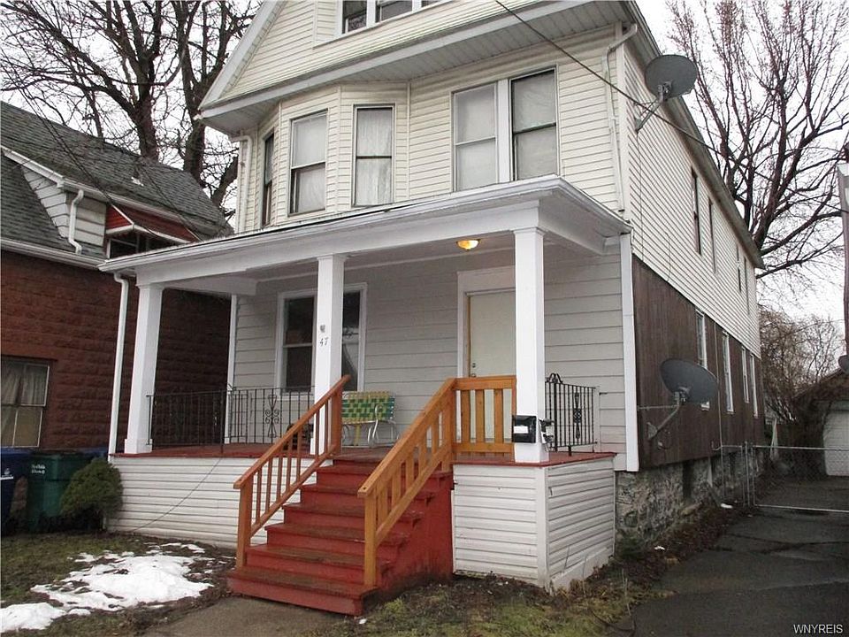 1st image of 47 Pembina St