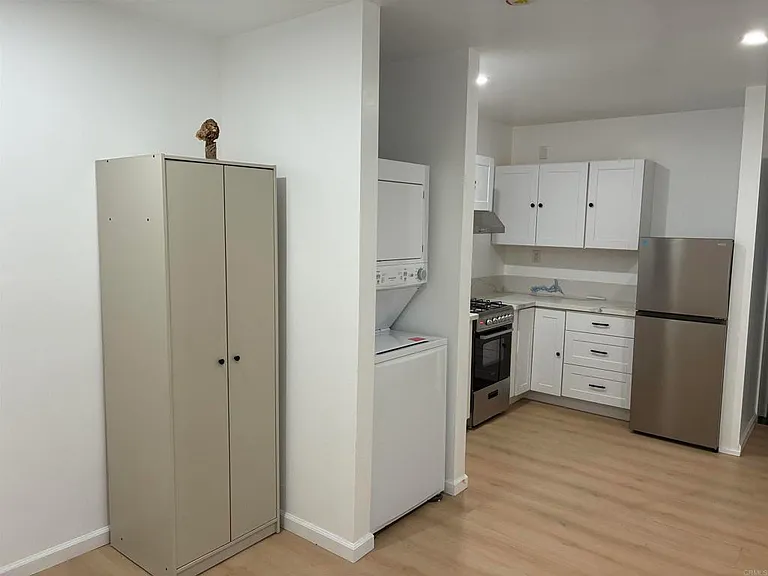 586 Del Mar Ave #B — Photo 6