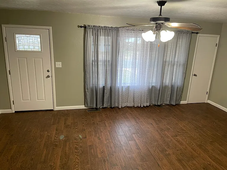 219 S 13th Pl — Photo 7