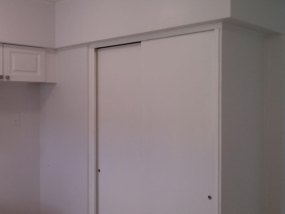 1st image of 1420 NE 171st St APT 4