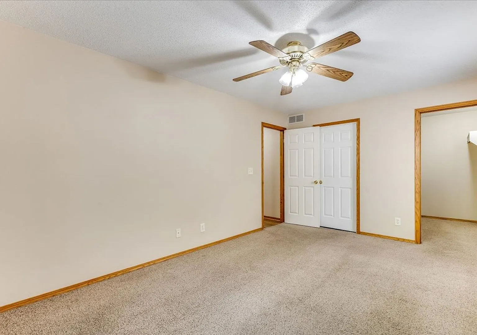 Beautiful and Spacious 4 Bedroom — Photo 3
