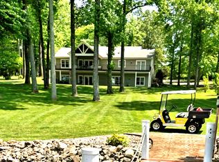 80 Pinewood Dr, Penhook, VA 24137