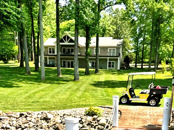 80 Pinewood Dr, Penhook, VA 24137