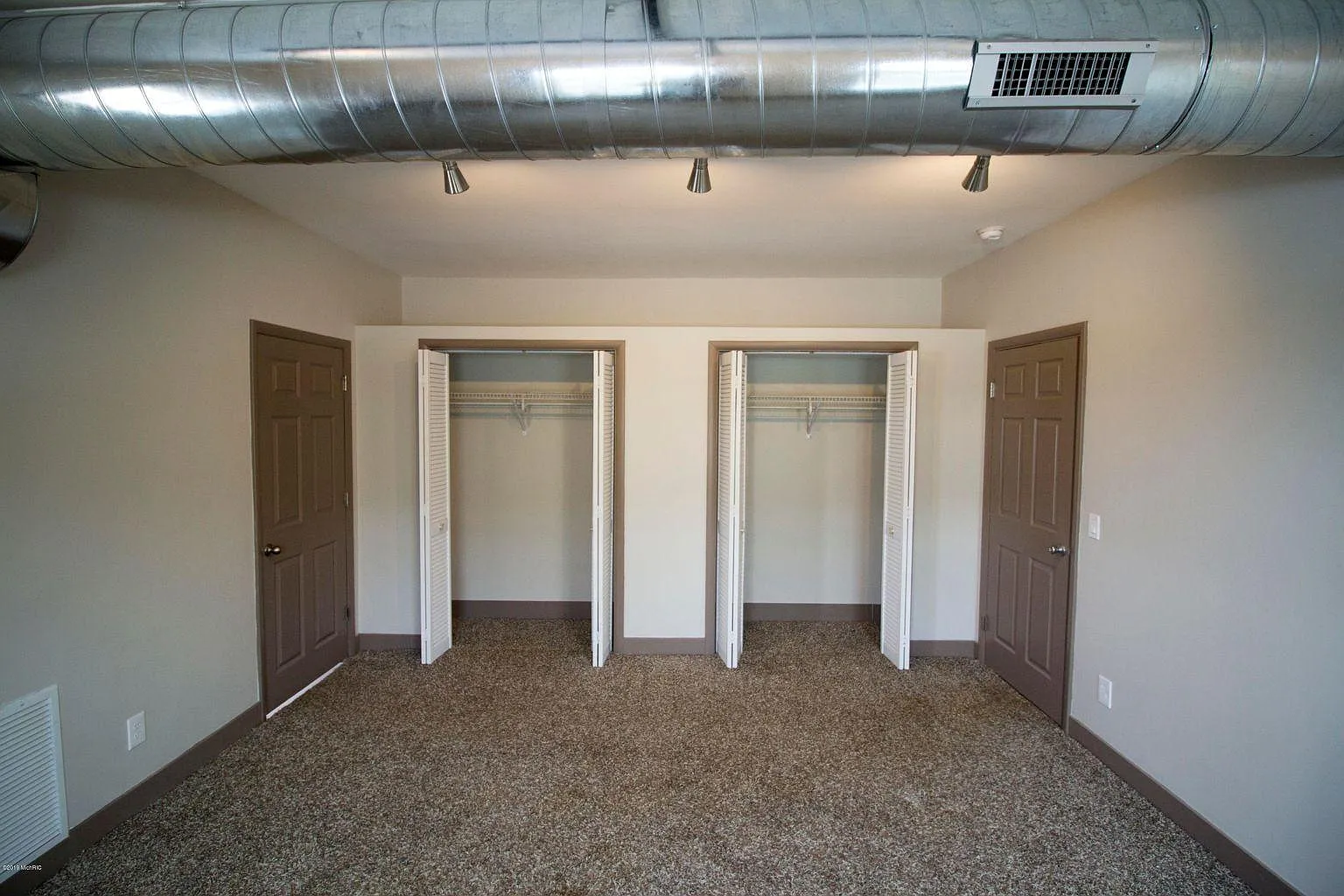 1 bed, 900 sqft, $1,350 — Photo 4