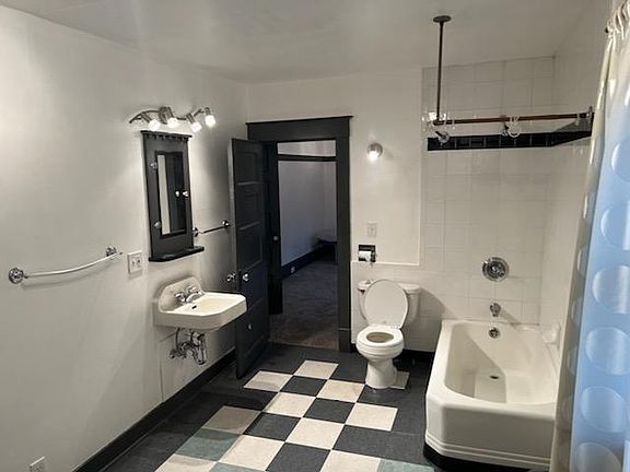 3rd image of 1021 N 5th St Unit 2