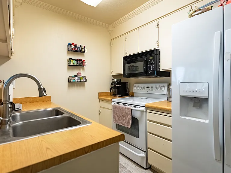 426 N Orchard Dr #17 — Photo 6
