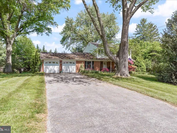 1385 Faucett Dr, West Chester, PA 19382