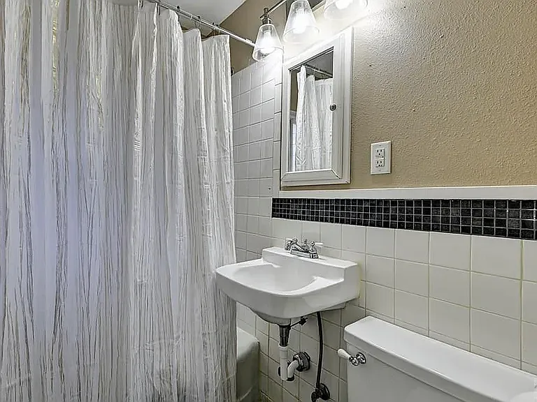 1215 Berkley Ave — Photo 10