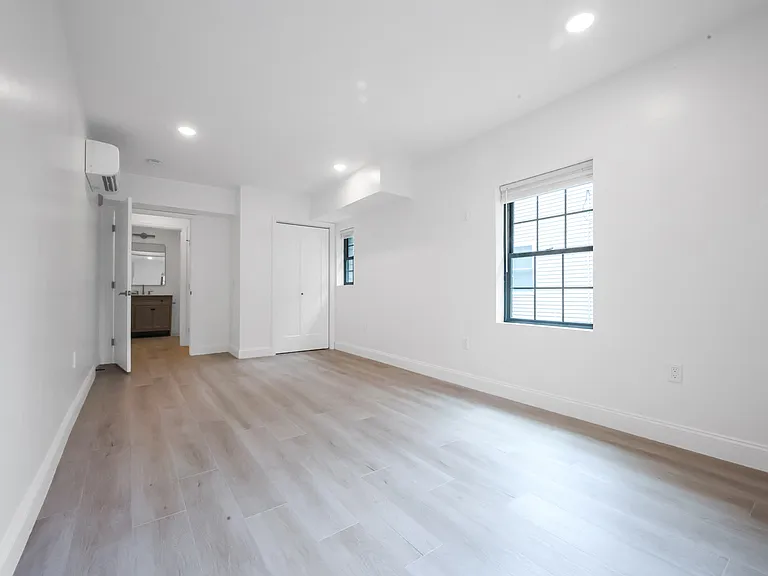 126 Adelaide Ave #103 — Photo 10