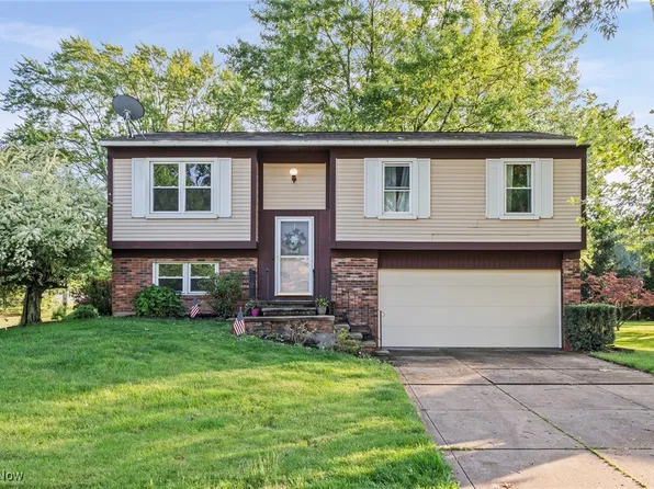 8626 Brentwood Dr, Olmsted Township, OH 44138