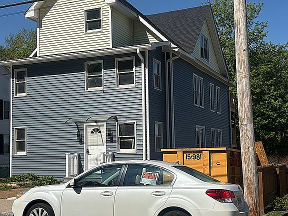 2nd image of 128 Jewett St