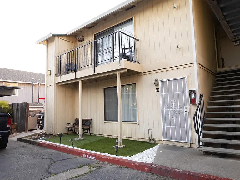 Walnutwood Apartments — Photo 45