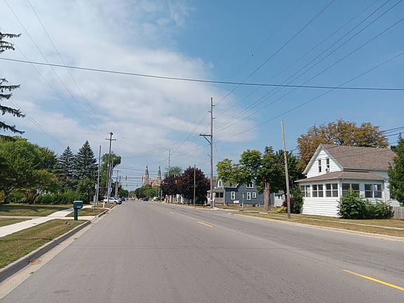 4th image of 2028 Kosciuszko Ave