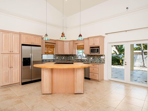 3rd image of 118 1st St