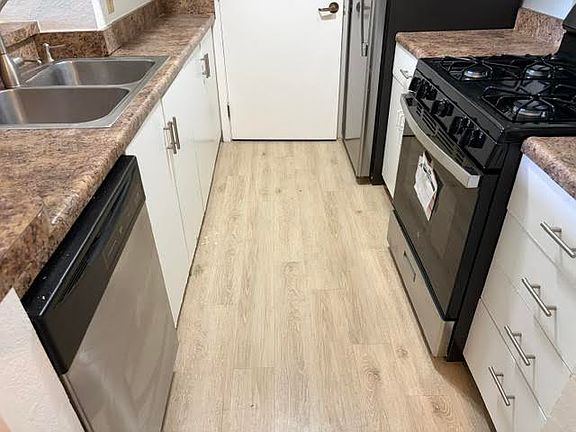 4th image of 4688 N Park Ln #4688