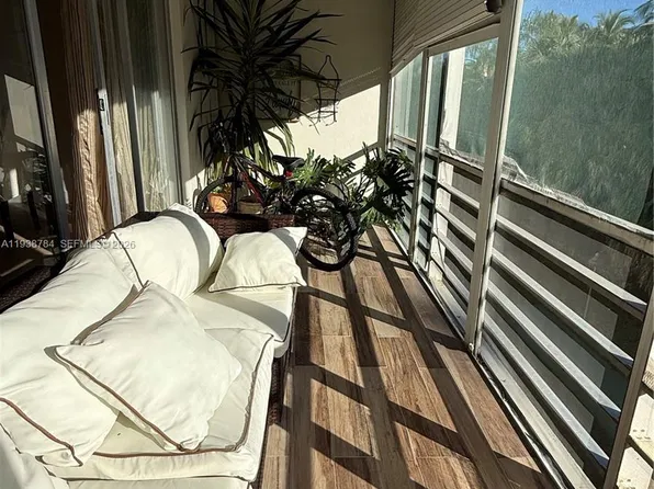 500 NE 14th Ave APT 302, Hallandale, FL 33009