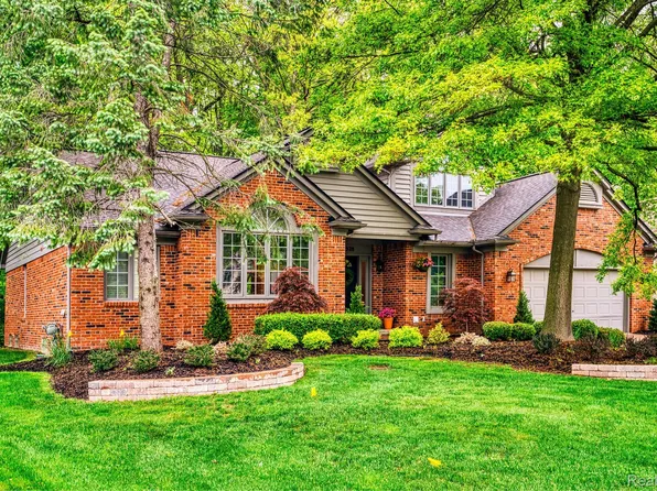 45578 White Pines Dr, Novi, MI 48374