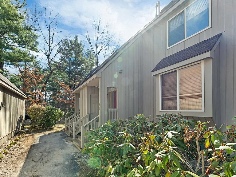 32 Suffolk Ct — Photo 3