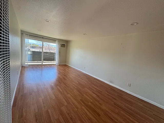 Oakwood Apartments — Photo 7