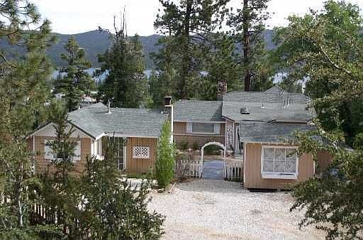 1st image of 830 Cameron Dr