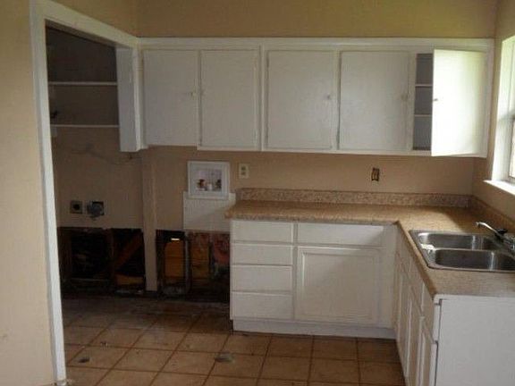 3rd image of 12160 Dandridge Dr