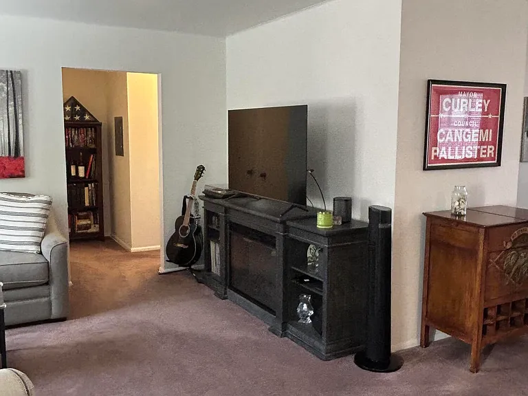 204 Manor E — Photo 4